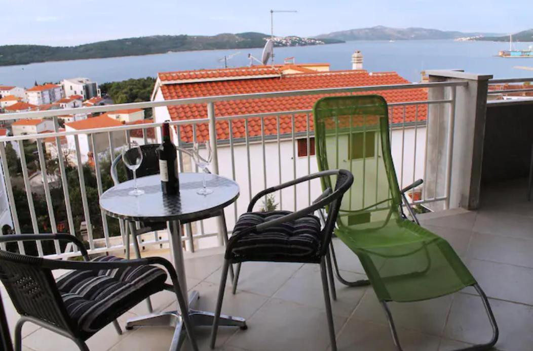 Apartment Mia - Spacious Apartment On 85 M2 With Beautiful Sea View Трогір Екстер'єр фото