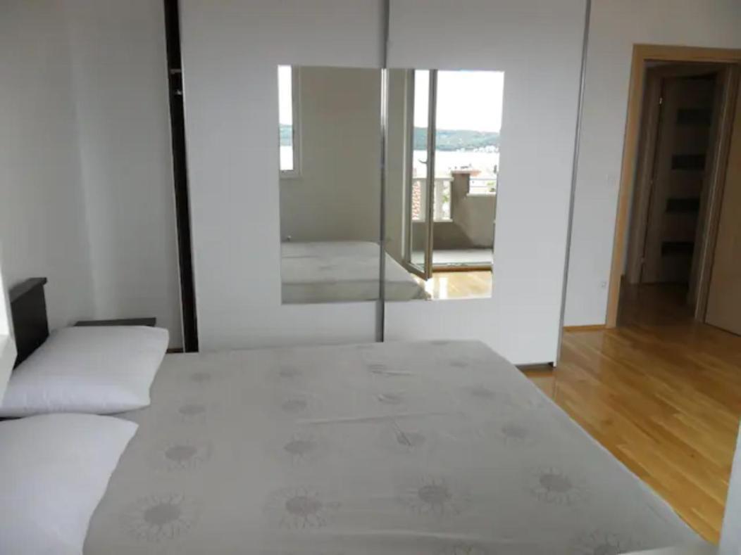 Apartment Mia - Spacious Apartment On 85 M2 With Beautiful Sea View Трогір Екстер'єр фото