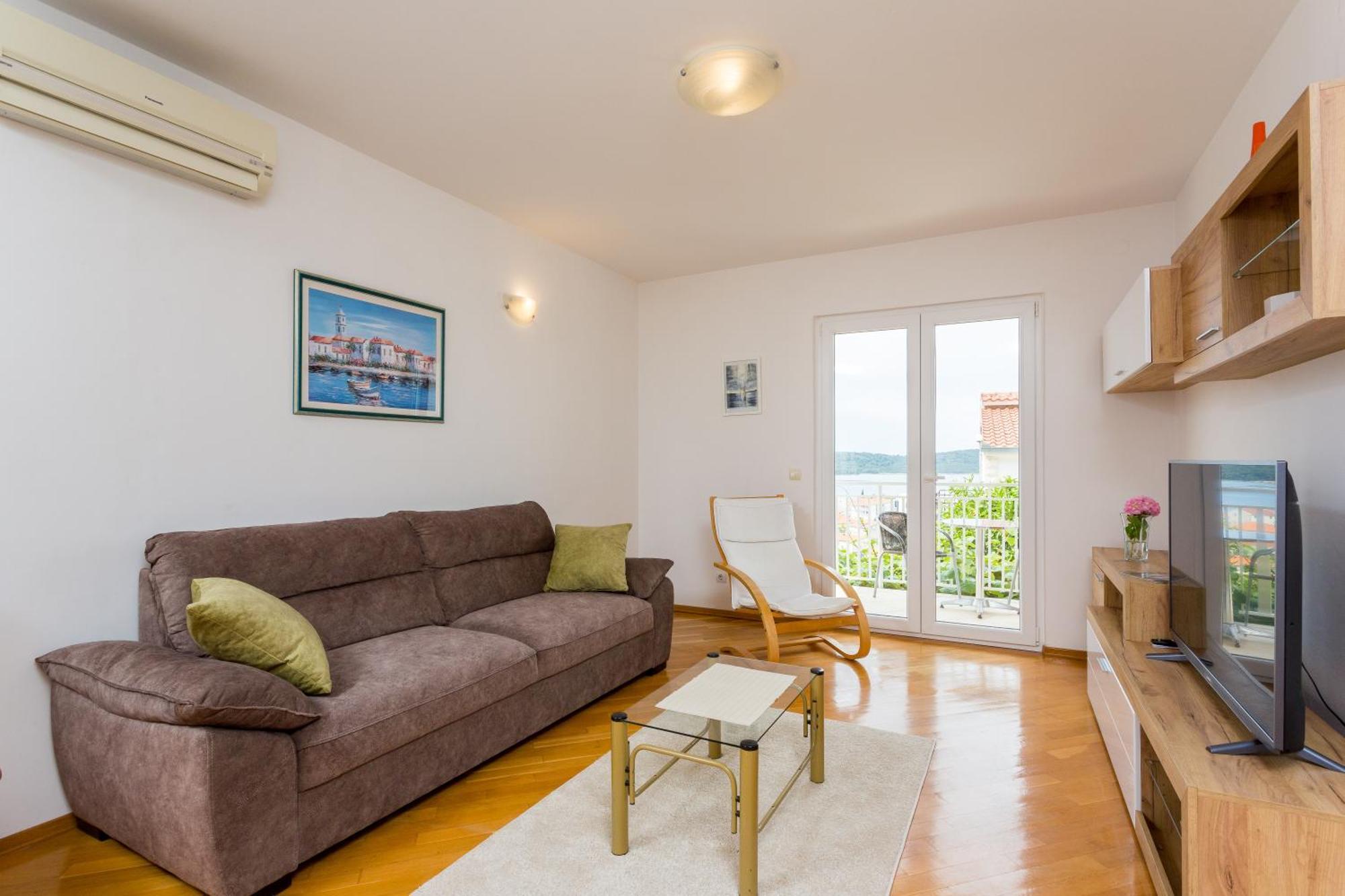 Apartment Mia - Spacious Apartment On 85 M2 With Beautiful Sea View Трогір Екстер'єр фото