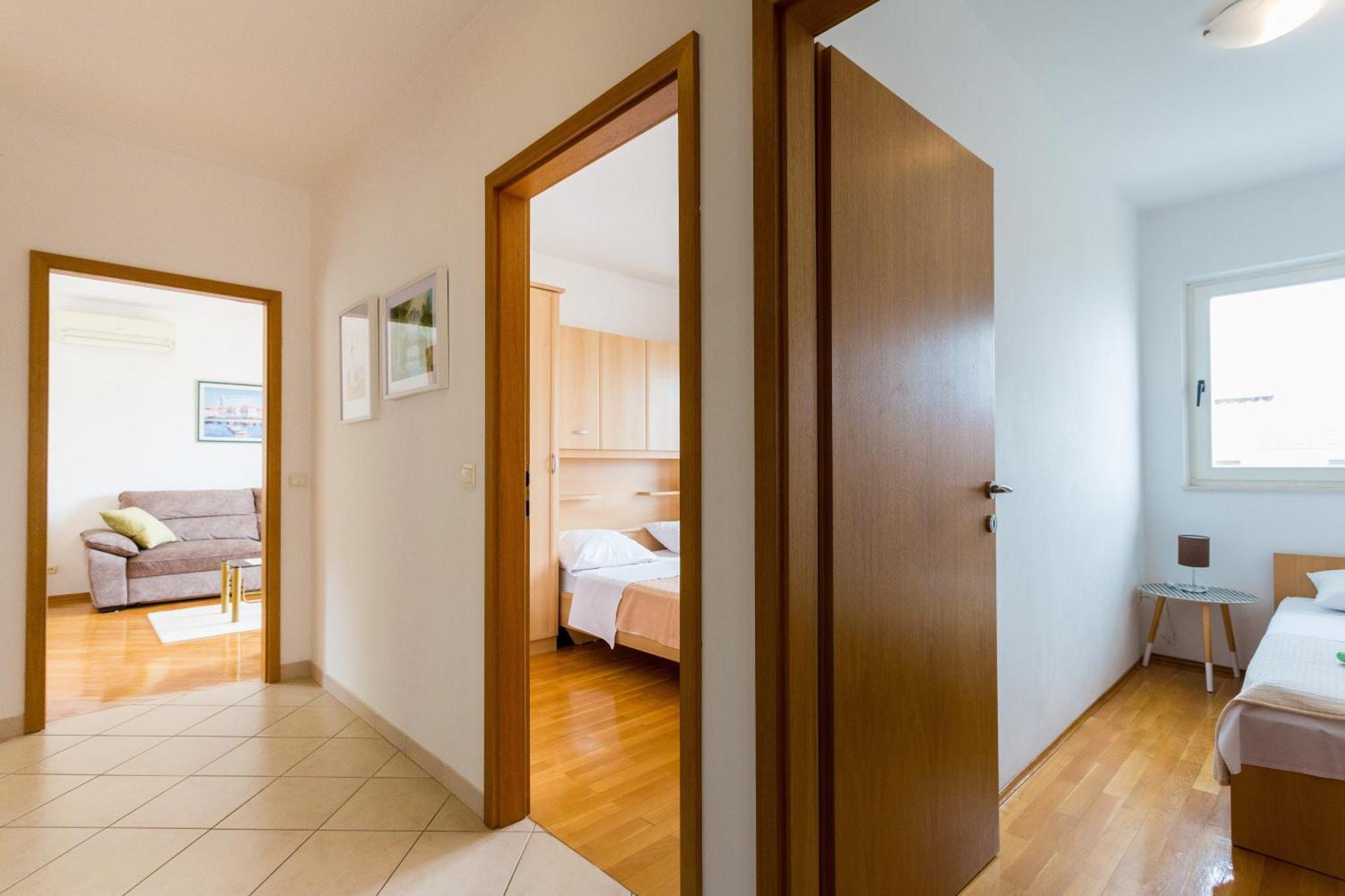 Apartment Mia - Spacious Apartment On 85 M2 With Beautiful Sea View Трогір Екстер'єр фото